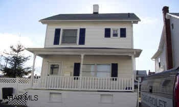 Vacant take key and show-Great starter home or investment! 2 Bedrooms,1 bath,Oak Kitchen Vacant take key and show,Great starter home or investment! 2 Bedrooms,1 bath,Oak Kitchen-2 Car Garage,nice 39X120 fenced Lot. Ask listing Agent about furniture!!