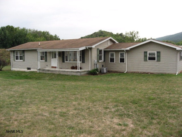 This 3 BR 1.5 BA home on .13 acre with attached 1 car oversized garage vinyl siding walking distance to shopping. Great place for someone that wants to downsize or retire.
