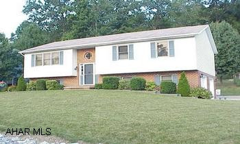 Nice split-entry in good condition.  Carpet Allowance.  Well manicured lot.  Shed 12 x 16. Nice split-entry in good condition.  Carpet Allowance.  Well mainicured lot.  Shed 12 x 16.