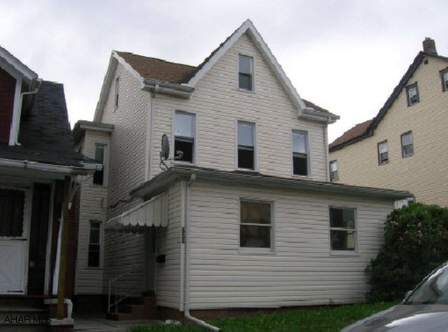 Completely remodeled home. New mechanics, kitchen, and bath.