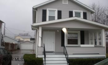 House was professionally remodeled by Tom Barr. New roof, siding, windows, kitchen, drywall, floor coverings, kitchen, bath ect, ect!!!!! Too much to list !