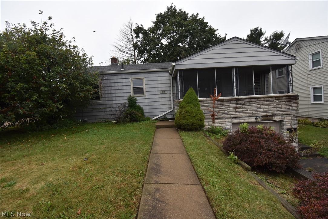 Ranch home with 3 bedrooms and 1 full bath. Property sold as is. No gurantees. No warranties. Must be pre-approved or show proof of funds.