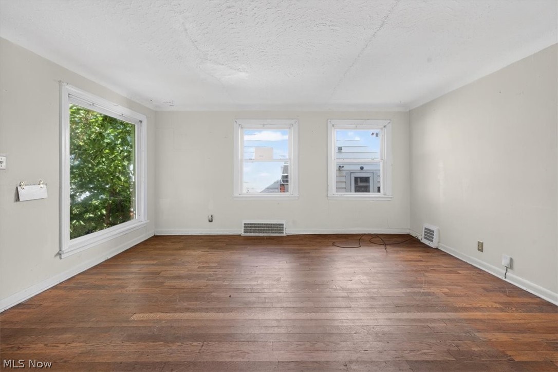 Wald & Duffeys Ctr Hwy Su - Residential