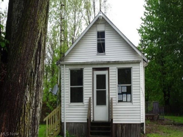 Great opportunity to buy this one and a half story fixer upper located in Lorain, OH and siting on a 40x130 lot. The interior has 1389 sq. ft. with 5 bedrooms and 2 bathrooms plus a partial basement.