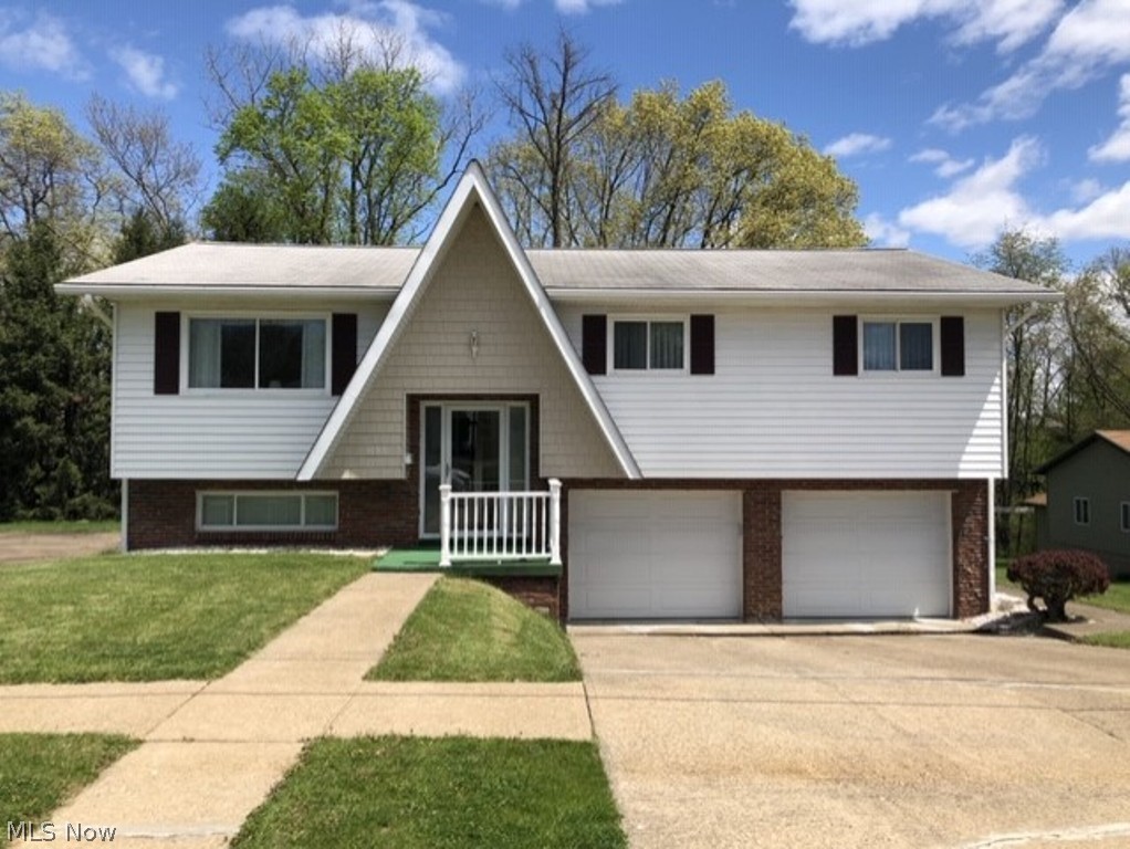 This very well maintained, one owner home, featuring three (3) bedrooms and 1.5 baths and is situated on a quiet Marland Heights street. The engaging, spacious family room connects to inviting eat-in kitchen which opens to wooded view off rear deck offering a great deal of privacy. Combine this deck with the beautiful back yard and you have the perfect entertainment venue. 
Two(2) car integral garage and lower level laundry are as immaculate as the rest of the home and have been sealed with epoxy.
Home has updated  central air and  furnace and newer hot water tank. 
Home warranty is included!