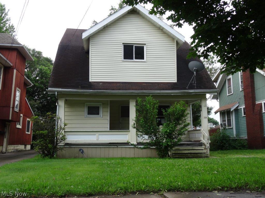Investment potential!  Spacious 3BR 2 bath colonial in FS park.