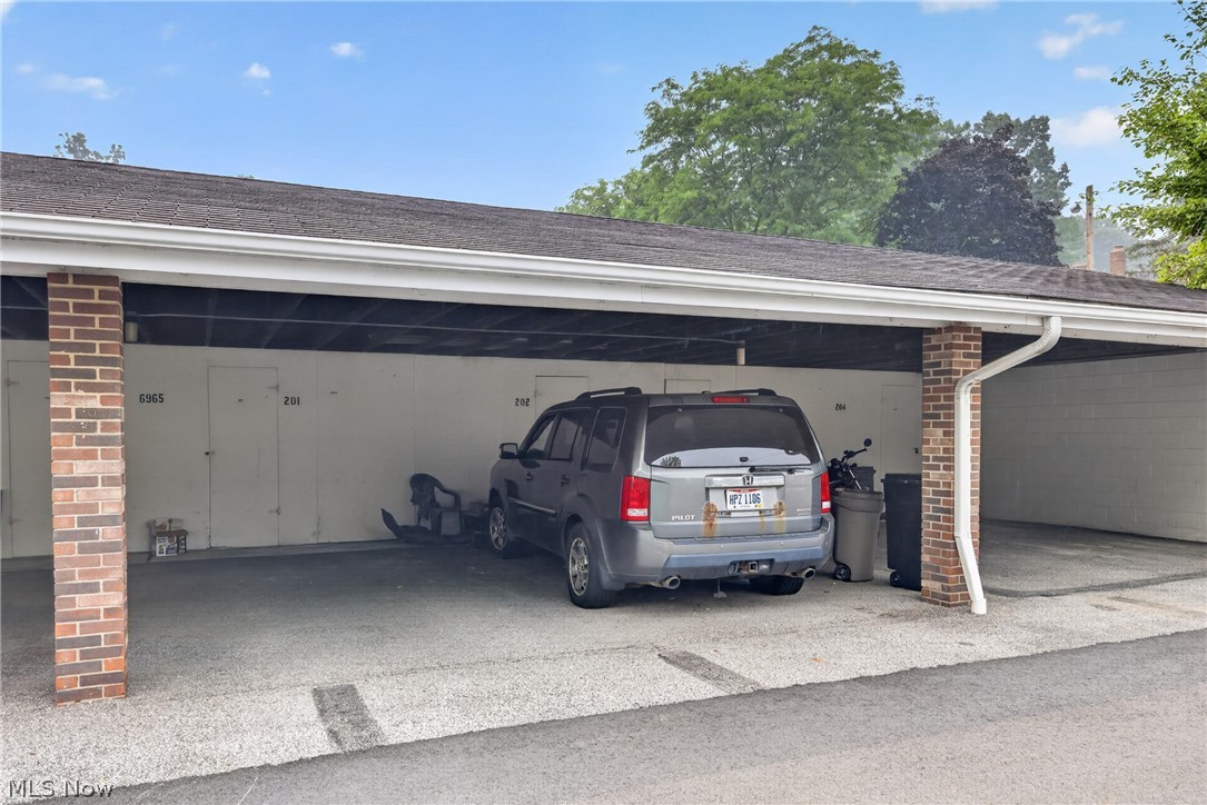 Carriage Hill Condo - Residential