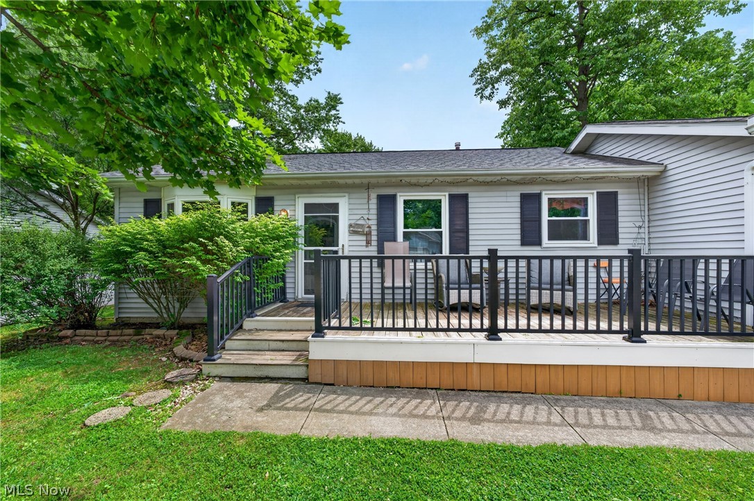 Welcome to this well-maintained ranch home located in the desirable Horseshoe Drive community and highly sought-after Keystone School District. Offering 2 bedrooms and 2 full bathrooms, this move-in-ready home combines comfortable living with low-maintenance convenience.

Enjoy access to fantastic community amenities, including a golf course, playground, and community gathering areas. Major updates provide peace of mind, with the roof, furnace, central air conditioning, windows, and glass block windows all replaced in 2020. The hot water tank was updated in 2021, gutters were replaced in 2023, and the kitchen appliances are just two years old.

This charming ranch offers an excellent opportunity for buyers seeking affordable homeownership in a desirable community. Perfect for first-time homebuyers, downsizers, or anyone looking for low-maintenance living, this home features numerous big-ticket updates already completed and is ready for its next owner. Schedule your private showing today!