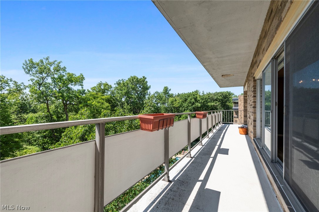 Acacia On The Green Condo - Residential
