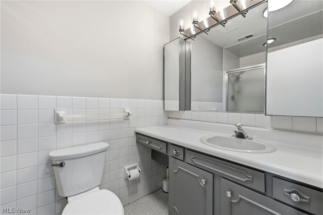 Acacia On The Green Condo - Residential