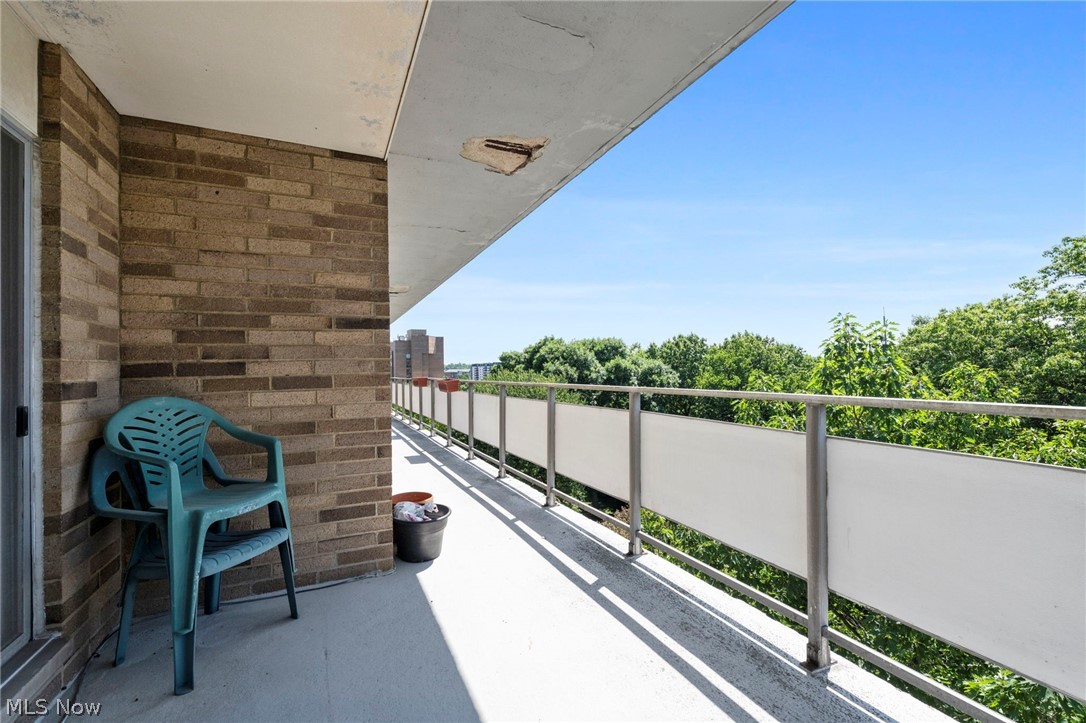 Acacia On The Green Condo - Residential