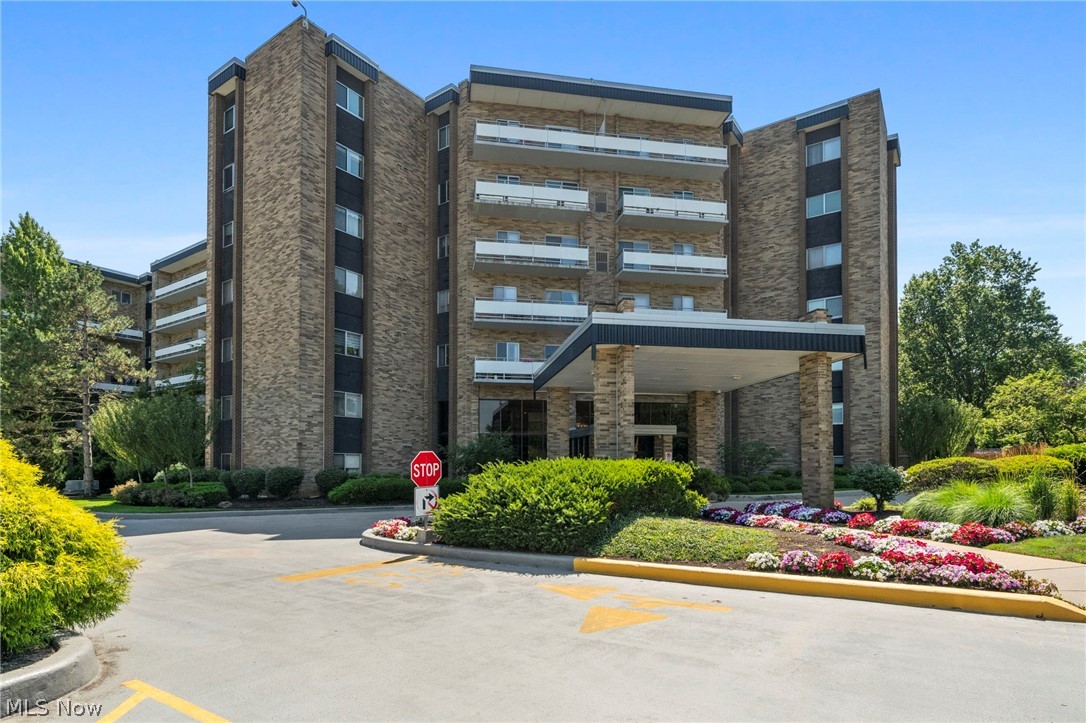 Acacia On The Green Condo - Residential