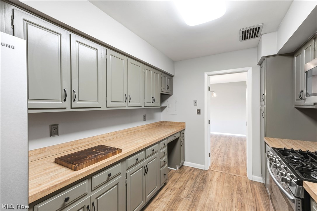 Acacia On The Green Condo - Residential