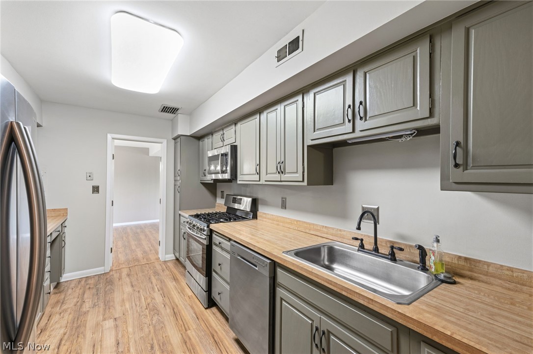 Acacia On The Green Condo - Residential