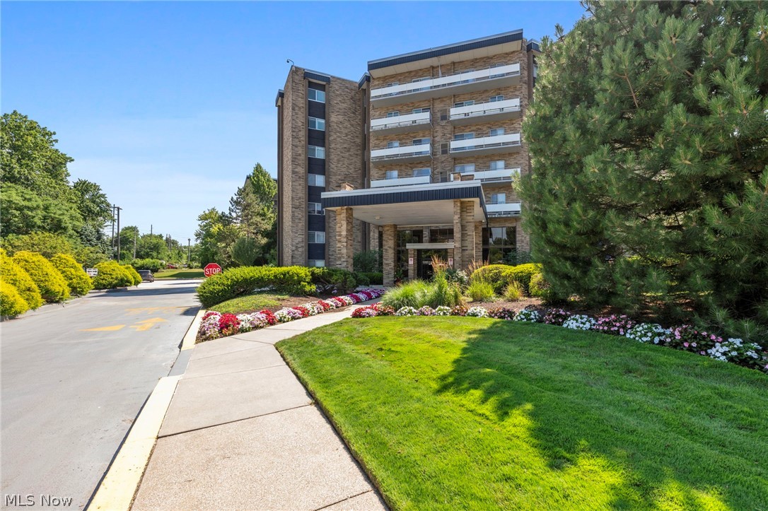 Acacia On The Green Condo - Residential