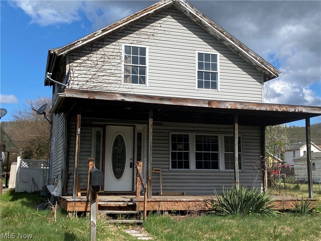 Handyman special!  Great layout with some TLC will make this a great place to live.  Just in time to enjoy the great view of the River.  First floor laundry and bath.  Call for your private showing today.