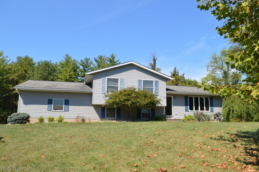 This home offers spacious formal living room and dining room with large picture window overlooking park like setting, sliding doors to back yard, perfect spot for a deck.  Eat-in kitchen with open area to lower family room.  Utility room could be finished into a rec room, laundry area is spacious with abundance of storage and offers access to 2 car garage. Spacious master suite and nice size bathrooms.  Beautiful 5.36 acres, central to Marietta or Caldwell.  One owner home, first time offered on the market. #892