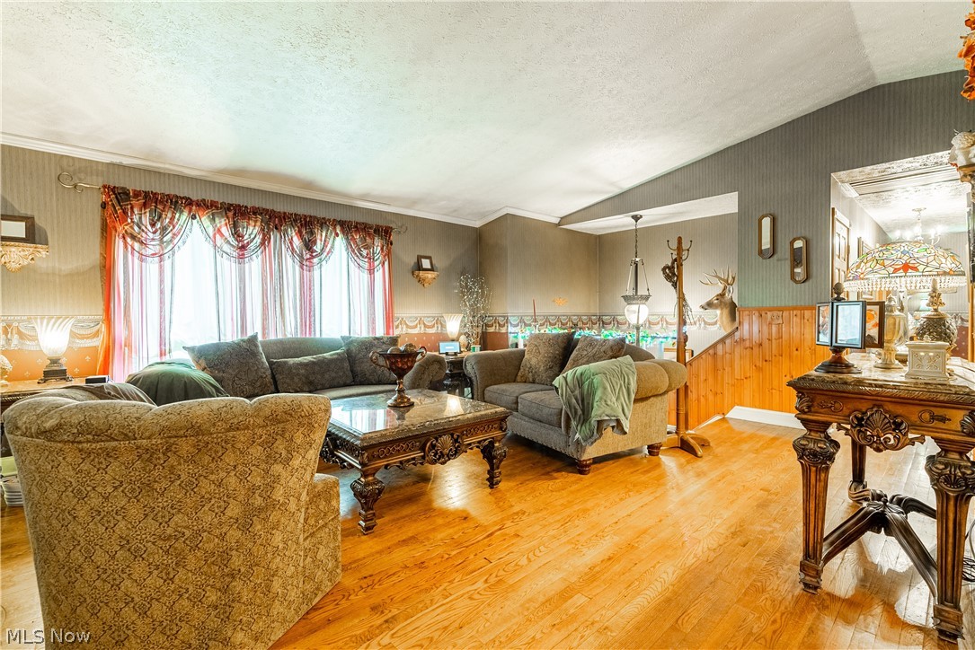 Valli Hi Acres - Residential
