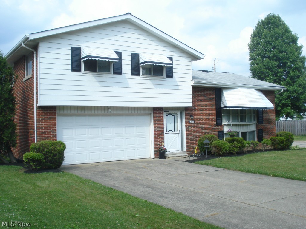Absolute auction, all sells to highest bidders on location: Thursday – August 7th, 2014 – 6:00PM - Brick Home with 3-Car Garage – Longtime Owner  – Garfield Heights – Cuyahoga Co., Ohio  – Real Estate: (Parcel #54332044 Cuyahoga Co.) Consists of brick and alum. trim home built in 1962. Two-car, front load, attached garage plus rear attached garage, side load from Grove Dr. Three bedrooms and full bath in top-level. Kitchen, dining room, large living room on main level. Lower level has half bath off garage plus rec room, utility/laundry room with shower. Gas furnace with central air. Home has second stairwell from basement. Home also has intercom system, updated roof, all appliances staying with home. Approx. 1900 sq ft, well built home. Decorate to your liking. 
Home open 5PM auction day for viewing. TERMS ON REAL ESTATE: 10% down auction day, balance due at closing. There will be a 10% buyer premium added to the final bid to determine the purchase price. Any desired inspections must