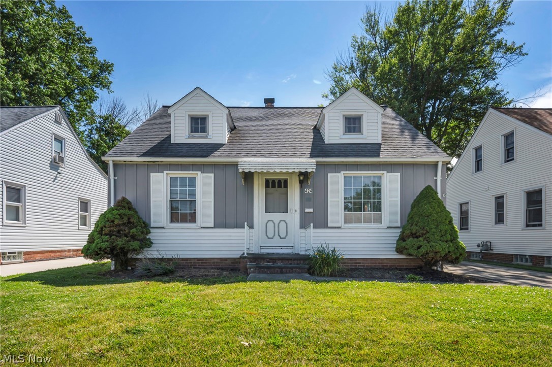 Welcome to 424 E. 326th Street! This charming 3-bedroom, 2-full-bath home offers a fantastic opportunity to add your personal touch while enjoying several key updates already completed. The kitchen features stainless steel appliances installed in 2023, providing a modern touch and everyday convenience.

The first floor offers two spacious bedrooms and a beautifully updated full bathroom featuring luxury vinyl tile flooring, a marble shower, and marble countertops with matching sinks. Upstairs, the generously sized third bedroom provides flexibility and could potentially be reconfigured into two separate bedrooms to accommodate changing needs.

While the home retains some of its original character and is ready for cosmetic updates, it offers tremendous potential for homeowners and investors alike. Conveniently located near shopping, dining, parks, and major highways, this property is ready for its next chapter. Don't miss the opportunity to make it your own!