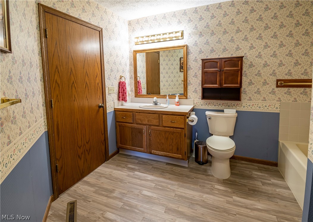 Hartville Country Commons Condo - Residential