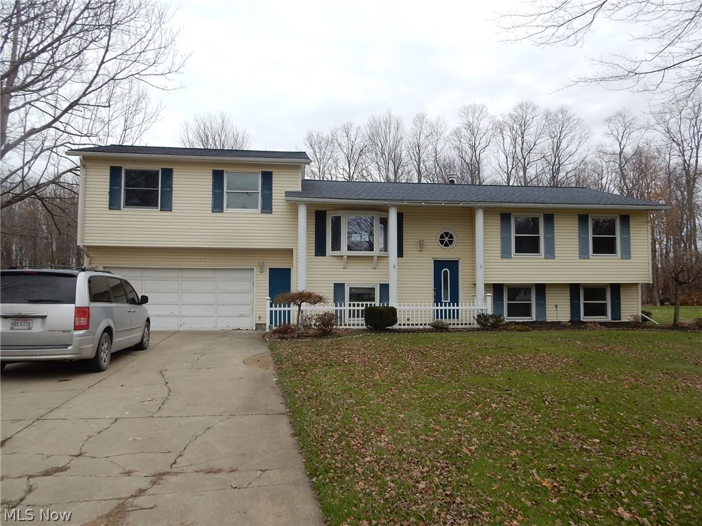 Great opportunity to purchase this wonderful Bi-Level home with open floor plan. The Master bedroom suite is separate from the 3 other bedrooms and features a Master bath with jetted tub, a sky light and huge walk in closet. The Living room has a bay window that faces the front of this well landscaped home. The large, eat-in Kitchen has lots of cabinet space and a door to the 3 season porch. The lower level has a cozy Family room with gas fireplace, den/office and utility room. This home has great curb appeal and a nice floor plan not to be missed. 
HUD# 412-610561 Property is HUD owned and is being sold in its "as-is" condition. It is FHA "IE" which means it can be FHA financed (Insured with Escrow). Please visit SageAcq and HudHomeStore websites for more info and property disclosure data (like LBP, PCR, Radon, Mold, etc)!. All POS and any repairs if needed are the responsibility of the Buyer. If this property requires a survey to transfer that is the buyers responsibility.