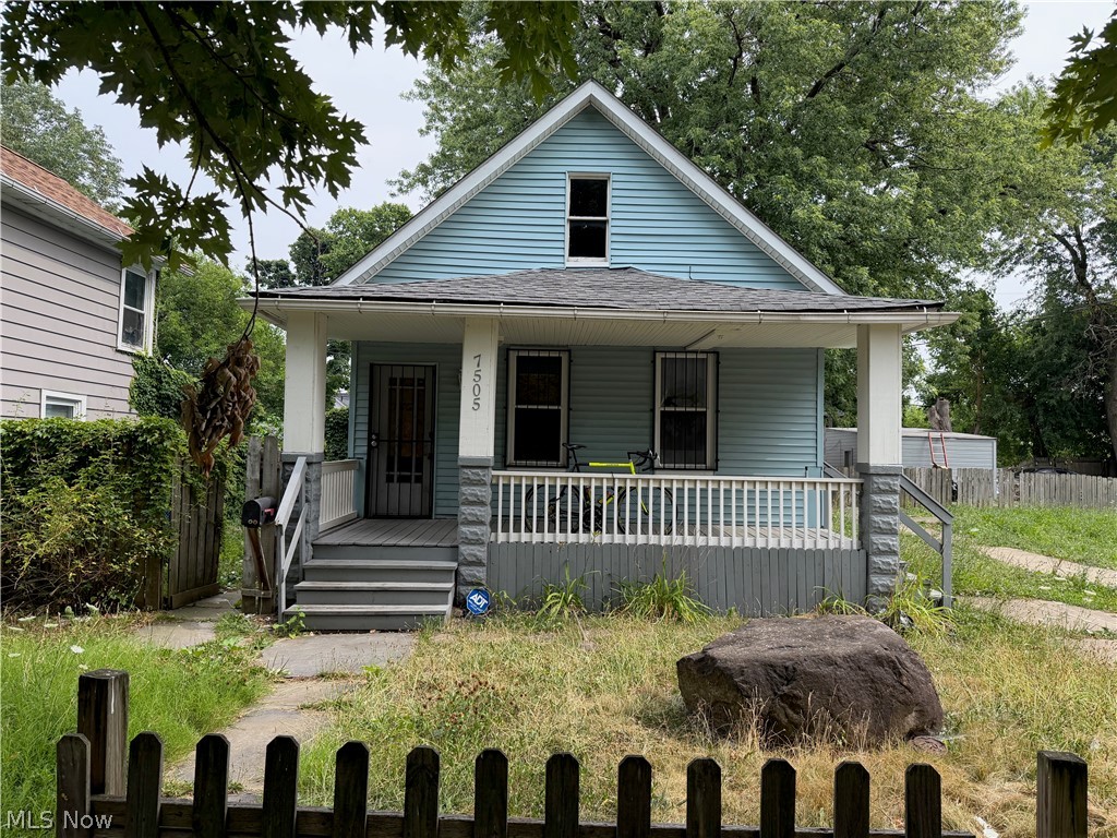INVESTOR SPECIAL! This home is in need of repairs, but could be an excellent rental property. The street features many newer built homes. Sellers will make no repairs and will not consider wholesaler or seller-finance offers.