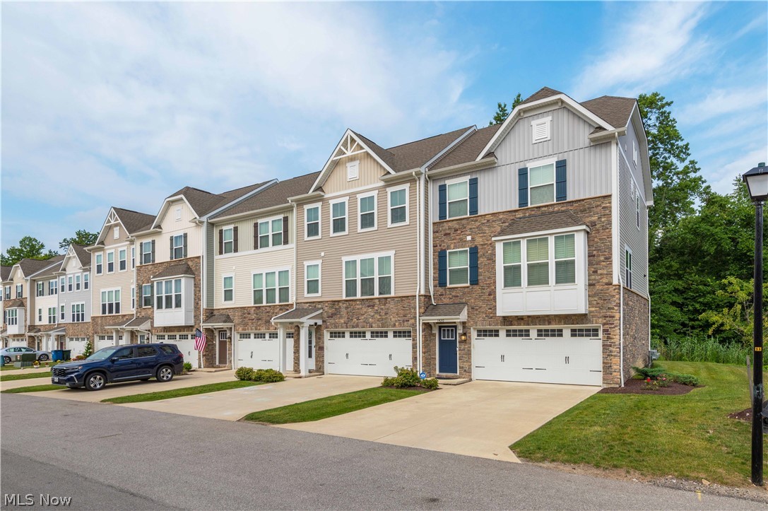Concord Village #2 Condos Ph 18 - Residential