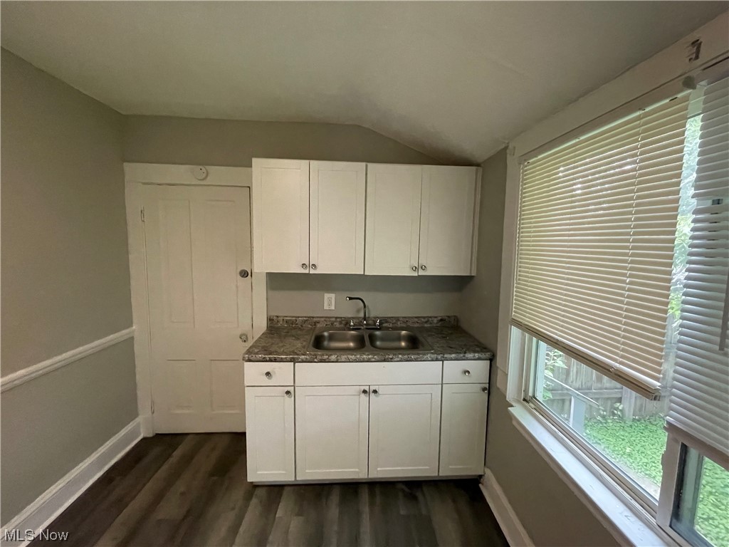 Elwell & Marvins - Residential Lease