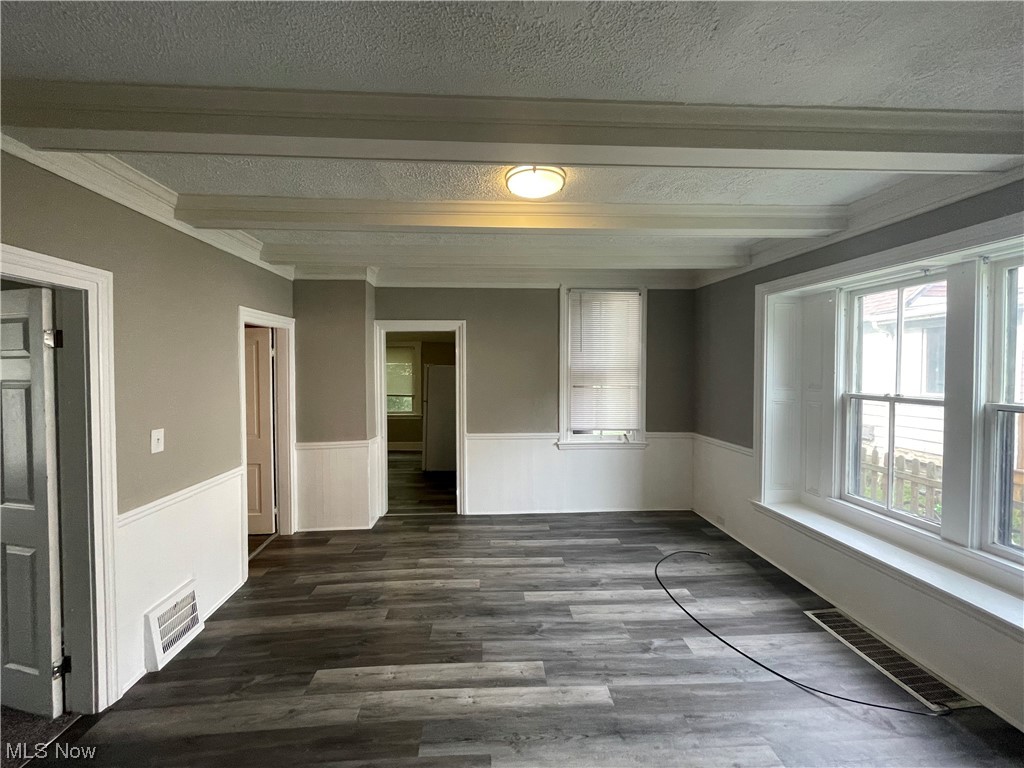 Elwell & Marvins - Residential Lease