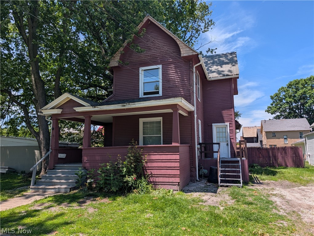 Move-in ready single-family home located at 545 W 36th St, Ashtabula. 4 Bed, 2 Bath Single-family home for Rent – Main-Floor bedroom, laundry room & huge fenced Yard Featuring a spacious 2-story conventional layout with plenty of room to spread out. Both front and back porch are covered.