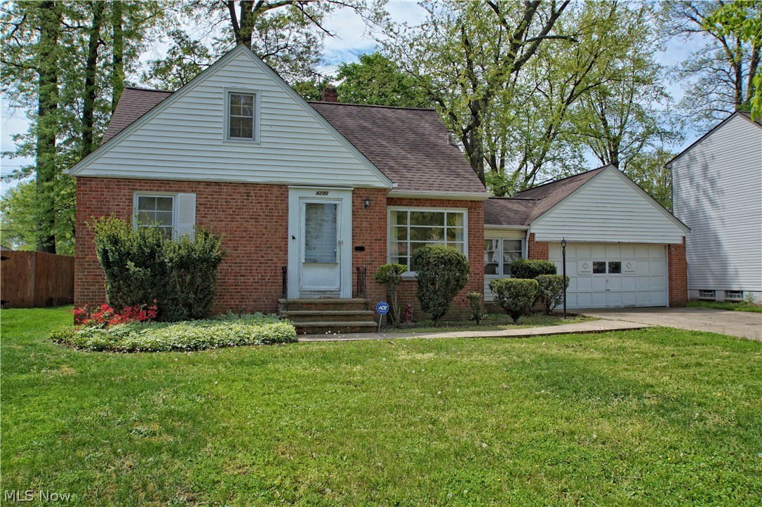 Move in ready with a GREAT Location!  Hardwood under new carpets and freshly painted.  Master can be up or down.  HUGE upstairs can be divided into a 4 br as needed and has ample storage and cedar closet.  Family room or office with second fireplace and access to deck.  Large yard with deck and school nearby.  The entrance to the Metro Parks is at the end of this quite street.   Attached 2 car garage with breezeway/sunroom access (currently laundry room).  The lower level is finished with bar and has shower are in utility room.  ROOF 2016*Hot Water Tank 2017!!!!