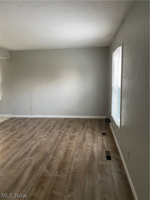 Brentwood Village 03/R Dvoraks - Residential Lease