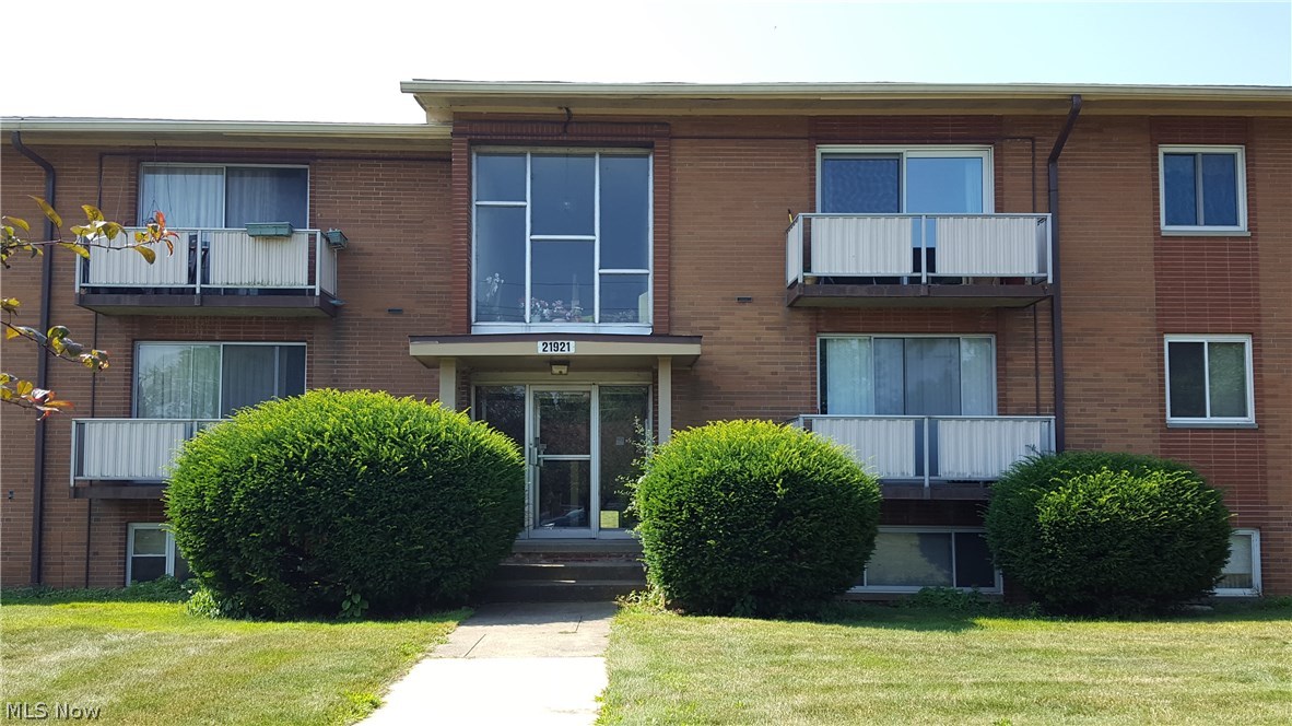 Golden Oaks Condo - Residential