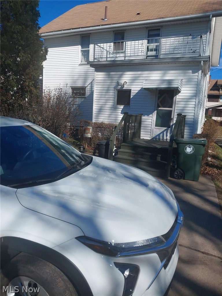 Clean, well-kept and ready for its next owner. This Canton gem sits in a convenient NW location just minutes from Malone University, parks, and quick access to I-77 for an easy commute. You're also close to grocery stores, restaurants, and all the essentials. Whether you're looking for a solid rental or a move-in ready home, this one makes sense. Simple, clean, and in a great spot easy win.