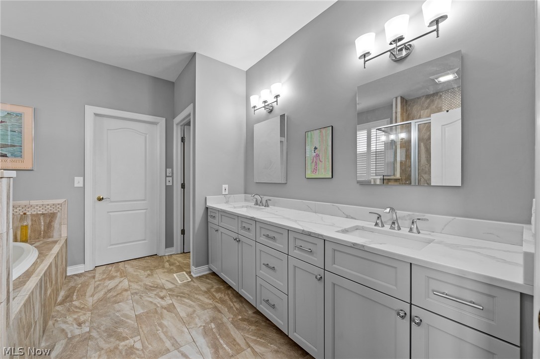 Clubside Manor Condo Ph 07 - Residential