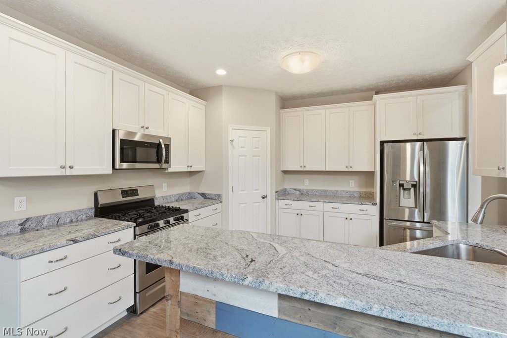 Lake Medina Clstr Homes Sub Ph - Residential