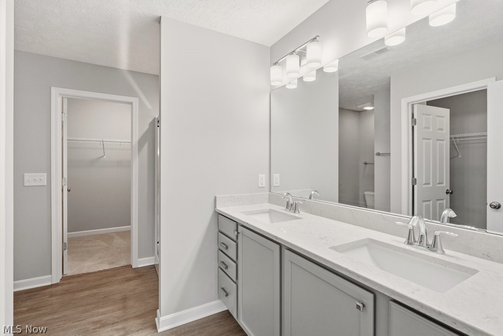 Lake Medina Clstr Homes Sub Ph - Residential