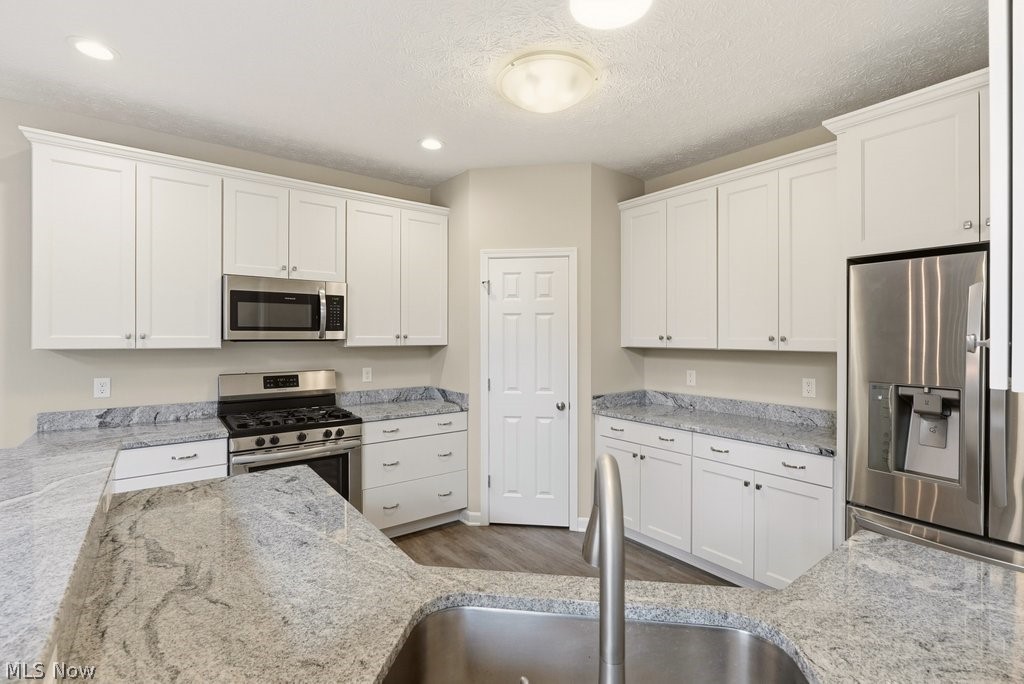 Lake Medina Clstr Homes Sub Ph - Residential