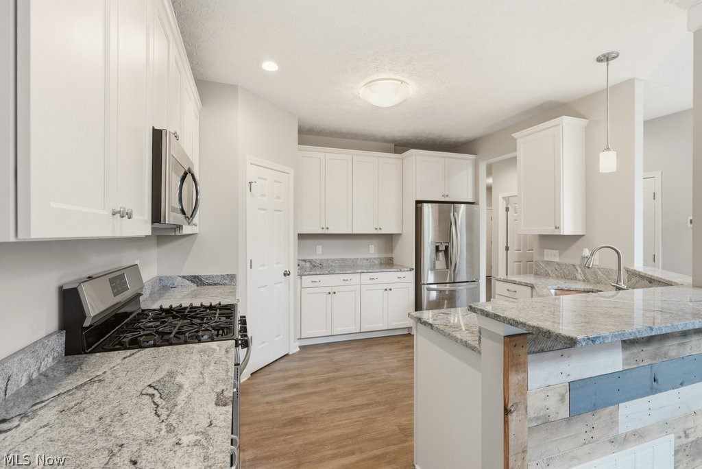 Lake Medina Clstr Homes Sub Ph - Residential