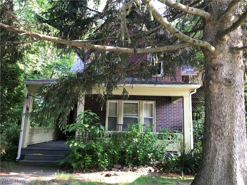 Investor's dream! 2 rental units. Owner pays water, sewer and gas. Tenants pay electric & trash.