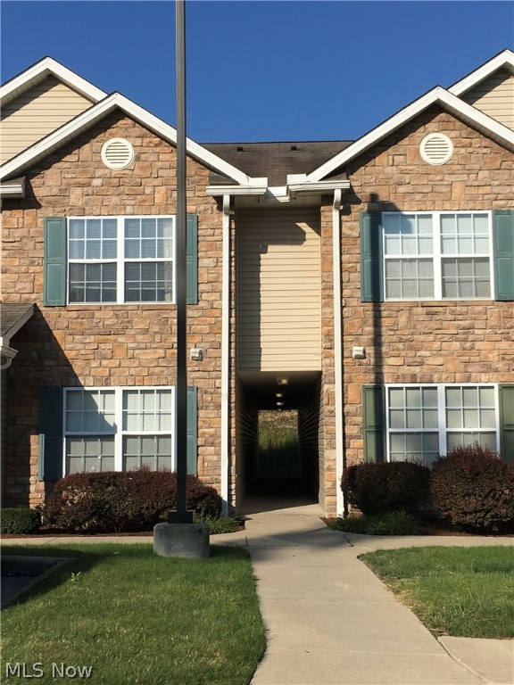 EXCELLENT LOCATION  First Floor 2 bedroom 2 bath ranch style in Lenox Creek Condominiums! Spacious living room with Fireplace. Streamlined kitchen with white cabinets and breakfast bar. Well maintained and home warrenty offered. An open living concept highlights your entertaining size living room. Enjoy large master bedroom with a walk-in closet & full bathroom. At the opposite end of the condo, an additional private generous in size bedroom and a guest bathroom. Laundry room with lots of storage! Detached garage! Minutes to I-71, close to shopping and restaurants and airport.