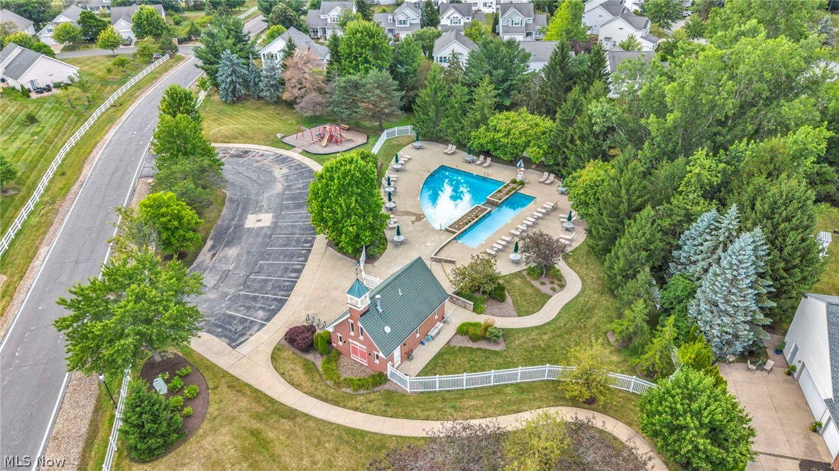 Macintosh Farms Condo 03 - Residential