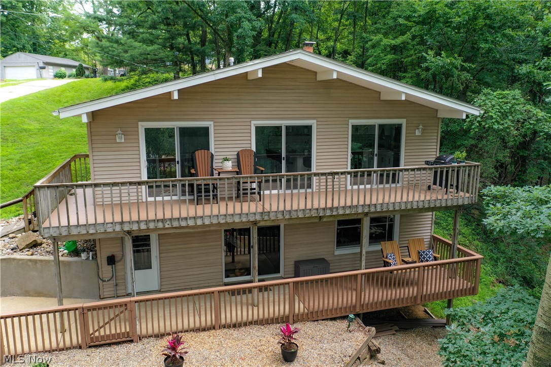 Looking for stunning sunsets from your own deck, enchanting privacy and lake life living ---You Found It!!
Welcome to 195 Oneida Trail, Malvern. Located in the private community of Lake Mohawk, this home includes three lots for a total of 1.38 acres. Beautifully updated home with vaulted, beamed ceilings and so many major upgrades done in the last 4 years.  Move In Ready!  Main level boasts the perfect oasis with outstanding kitchen, newer black stainless steel appliances, granite counters, new hardwood cabinetry and new windows.  Main bath is all new with tile surround, Provia frosted vinyl window, soaking tub and shower. Three sets of sliding glass doors on main floor, which brings in abundance of natural sunlight, leads to the upper deck made with Timbertech composite decking. Lower walk-out level is completely finished and includes family room with stone fireplace with a gas log insert. The laundry/utility room has newer cabinets with Cambria quartz counters. A mini kitchen, second full bath and third bedroom round out the lower level. Other improvements:  Lennox gas furnace and AC system, 200 amp panel and service drop, gas line, whole house water filter system, retaining wall and rock landscaping. Seller to retain gas, oil, mineral rights.
Lake Mohawk is a private lake in Ohio with a community of boat/lake enthusiasts. It has a 500-acre lake for boating (unlimited horsepower), swimming, beaches, fishing, kayaking, tennis and pickleball courts, clubhouse and baseball field.  Separate  membership available for the golf course. Convenient to Akron, Cleveland and Pittsburgh areas.