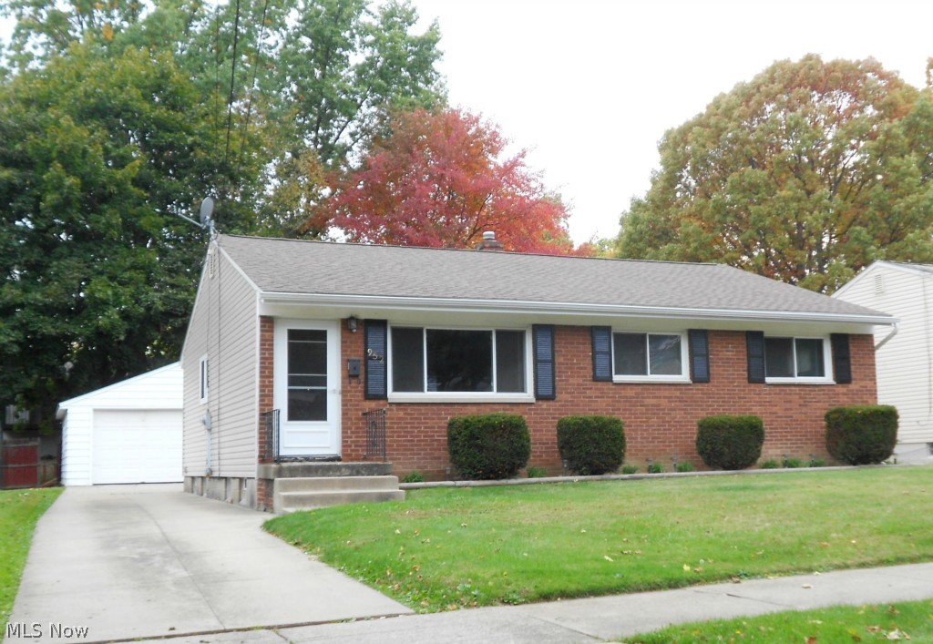 Super cute, updated Ranch!    This lovely 3 bedroom, 1.5 bath home features hardwood floors & a remodeled kitchen with plenty of cabinets & counter space, plus a pantry, eating area & new appliances (2012).  The partially finished basement offers a rec room & a bonus room perfect for an office or exercise room.  Updates include the new roof (2012), windows (2008), furnace (1999), C/A (approx 2000) & the hot water tank (7/2014).  Home is move-in ready!
