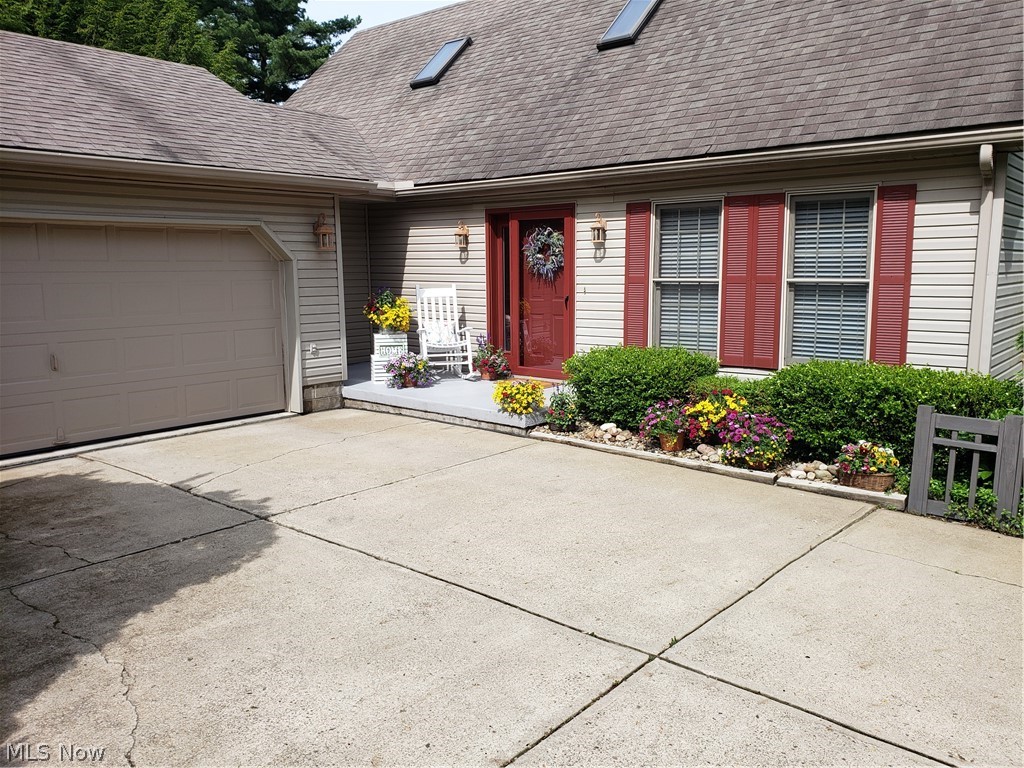 Charming, secluded home with attached two car garage in beautiful Cedar Hills. Country setting yet convenient location to all amenities of town, minutes from city park and hospital. Meticulously maintained two bedroom,  three bath home with finished family room and second gas fireplace. Large master suite on first floor with walk out to screened back porch where you can sit and enjoy your coffee or a glass of wine. Convenient first floor laundry room. Loft area offers a third bedroom or the perfect area for reading and naps. Finished walk-out basement leads to lower patio with park like setting. Living room offers vaulted ceilings with cozy gas fireplace and lots of natural sunlight.  Please click on pictures to view the entire picture.  Must see to appreciate the care that went into this home, pristine condition!