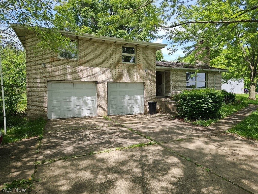 Brick Split Level Home On 1.15 Acre
Salem Twp., Columbiana County, OH, Leetonia Schools
Live Onsite With Online Bidding
Absolute auction, all sells to the highest bidder. 
ONLINE BIDDING BEGINS MONDAY, JUNE 29, 2026, AT 9:00 AM, AND AUCTION LIVE ON-SITE BIDDING WILL BEGIN
Tuesday, June 30, 2026, 5:30 PM
Features a brick split level home built in 1978 and has 1,404 SF of living space. Main floor has kitchen, dining room, living room with fireplace, and screened rear patio. 3 bedrooms and 2 full baths upstairs. 2-car attached garage, laundry room. Basement w/ 200-amp electric, central A/C, & electric heat. Nice level lot and concrete driveway. Home sits nicely back off road. Needs a little TLC, but real solid. Open for viewing 1 hour prior to bidding. Taxes are $1,062 per half.