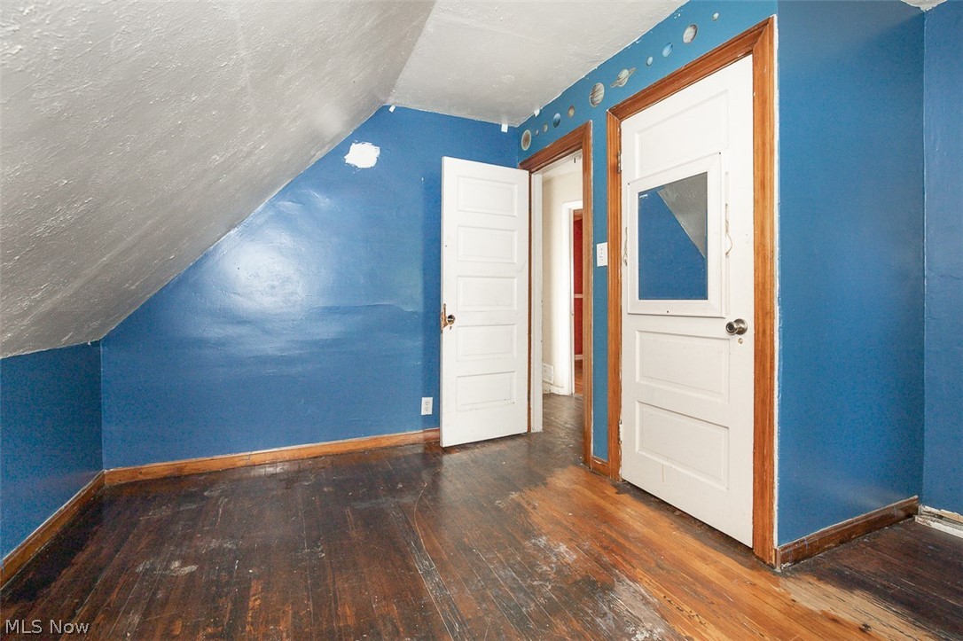 Washington Park Blvd - Residential