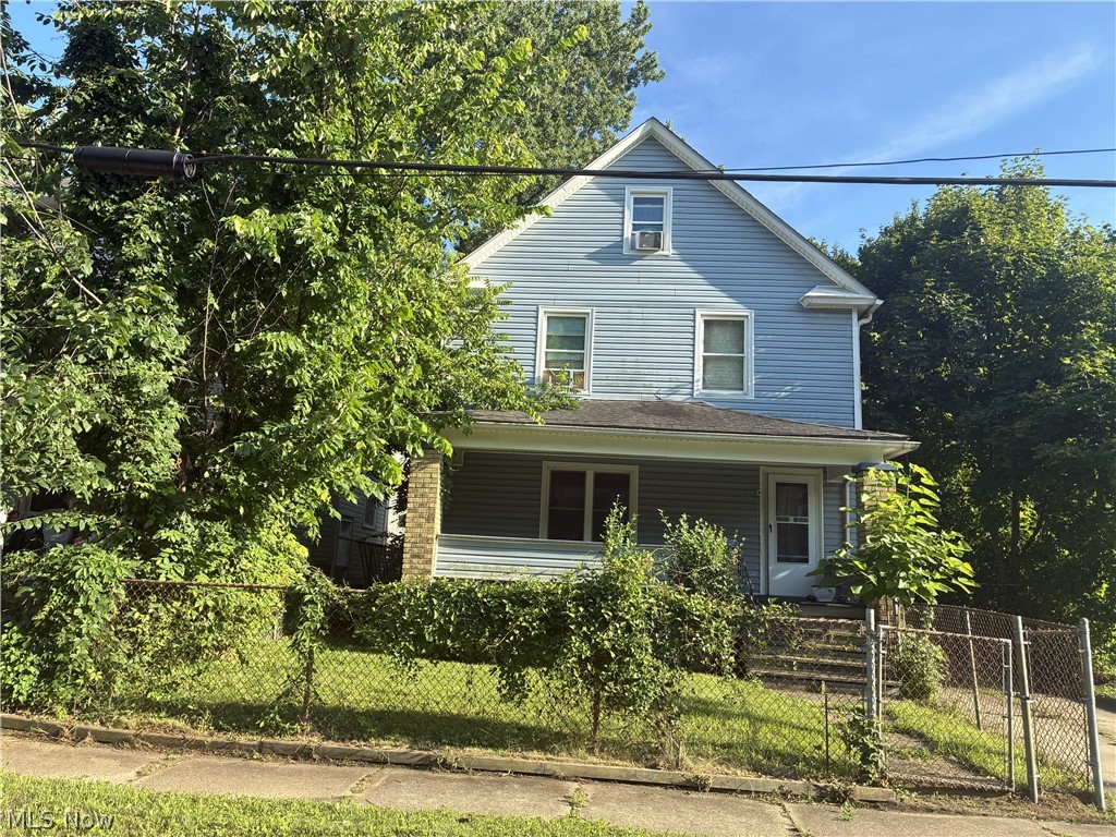 Looking to expand your portfolio? Tenant pays all utilities! Gross rents $1075.00 per month. Call today for a private showing.