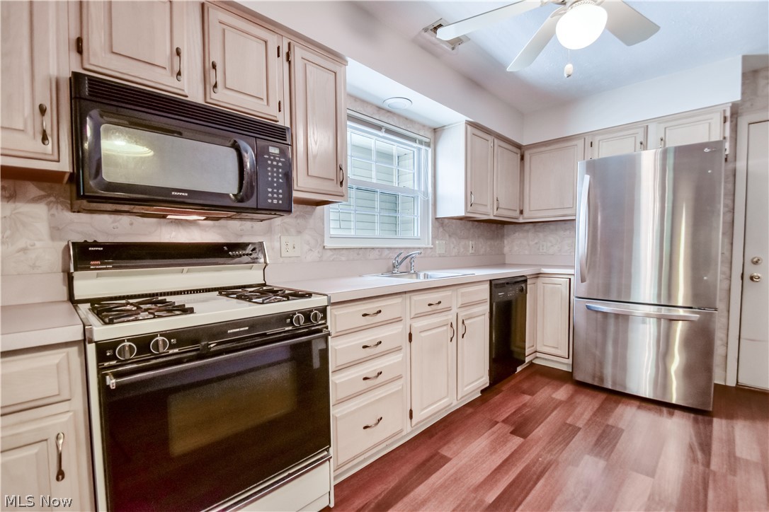 Country Scene Condo - Residential